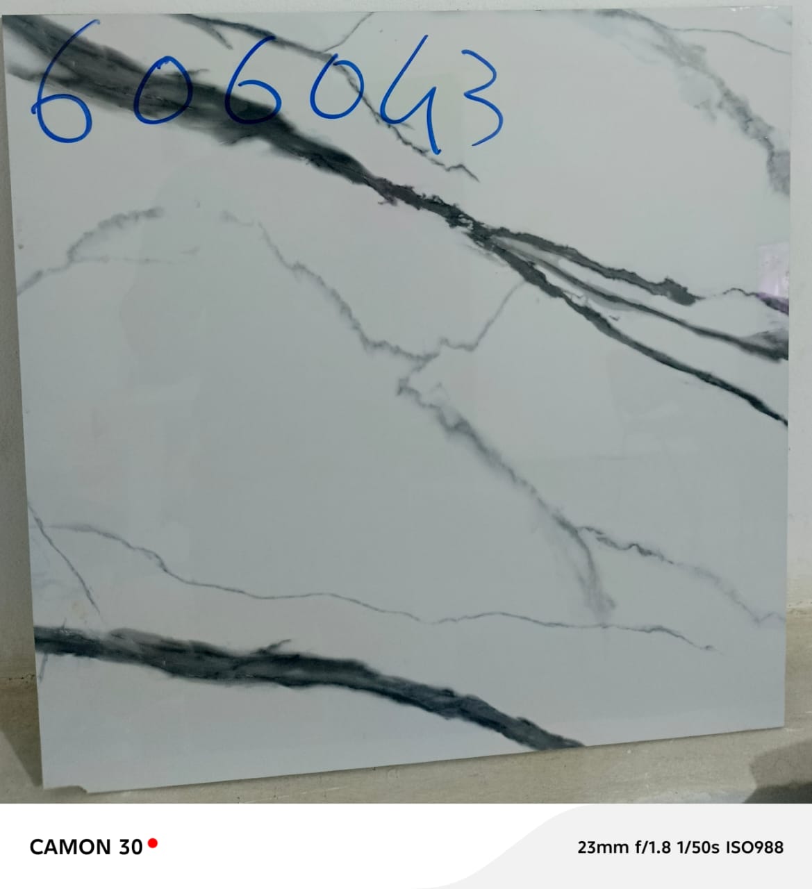 606043